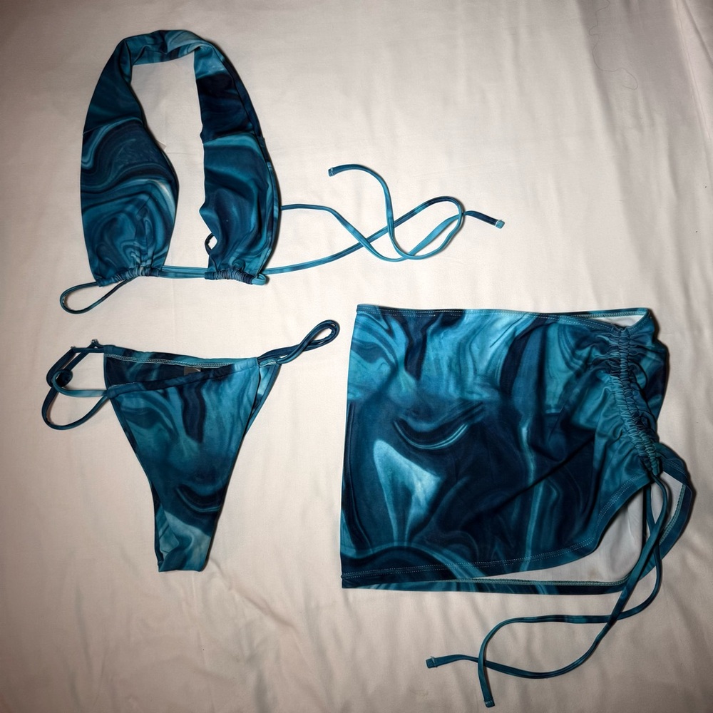 Ocean Blue Marble Bikini 3 piece set with skirt size medium women's